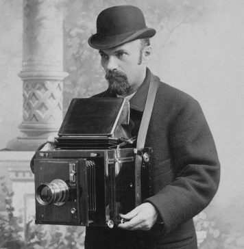 COURT PHOTOGRAPHER